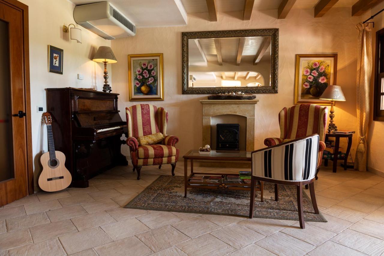 Is Benas Country Hotel